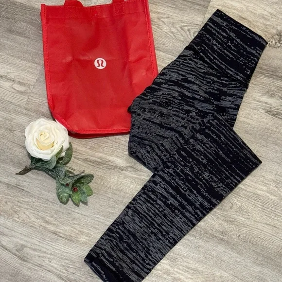 BRAND NEW LULULEMON The Lab Exclusive women's leggings Size 4- - RETAILS $198 - Picture 7 of 8